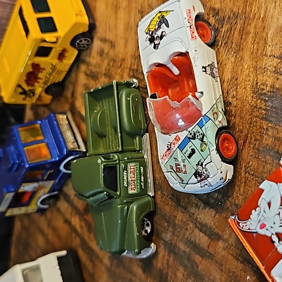 Hot Wheels Race Cars & Delivery Trucks Collection - Picture 6 of 16